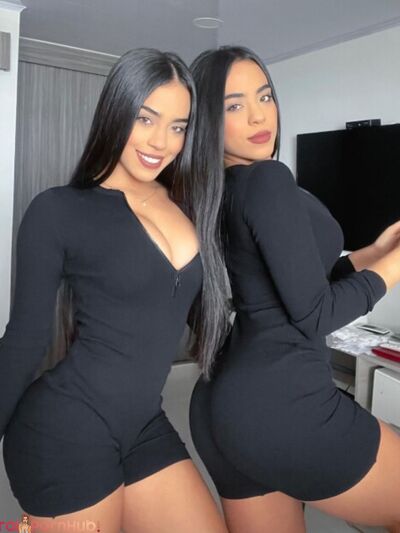 Gemelas Abello Aka Twins Bella Nude Curvy Boobs And Booty Onlyfans Leaks Photos