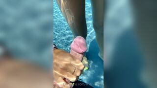 Sexy Diamondnz Doing a Handjob With Cum On Friend In The Pool