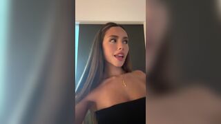 Madison Beer Sexy Singer Teasing Wearing Crop Top Video