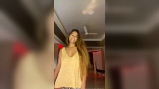 Poonampandeytv Nasty Indian Babe Making Her Fans Horny OnlyFans Video