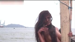 Poonam Pandey Indian Fishergirl Teasing In A Boat Video