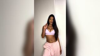 Poonampandeyvipclub Indian Hottie Teasing Tits Leaked OnlyFans Video