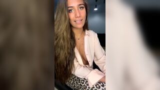 Poonam Pandey Love to Shows Her Tits While Talking to Fans Onlyfans Video