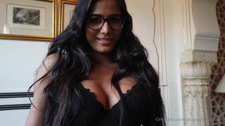 Poonam Pandey Big Tity Babe Talks Dirty to Her Fans Onlyfans Video