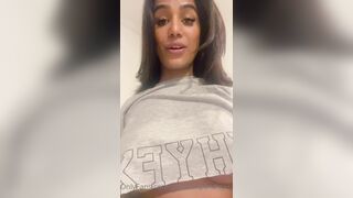 Poonam Pandey Exposed her Curvy Boobs While Chatting to Her Fans Onlyfans Video