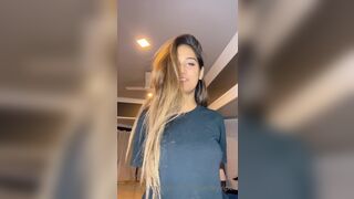 Poonam Pandey Boob Slip While Chatting to Her Fans Onlyfans Video