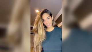 Poonam Pandey Boob Slip While Chatting to Her Fans Onlyfans Video