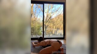 Sexy Ashley Tervort Hot Swimsuit Yoga Video Leaked