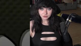 JustaMinx Twitch Streamer Exposed her Sexy Tits While on Live Video