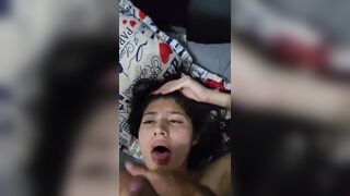 Delicious ninfetinha lying on bed to gain milk in the mouth