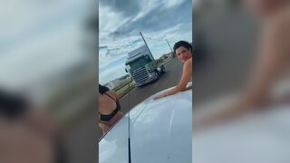 Amazing nude showing the breasts on the road as they filmed