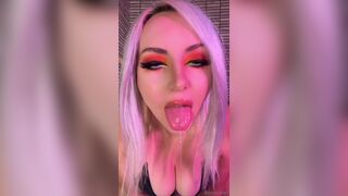 Jessica Nigri Sexy Babe Dripping Spit On Her Tits Onlyfans Video