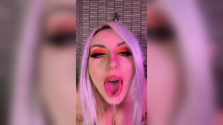 Jessica Nigri Sexy Babe Dripping Spit On Her Tits Onlyfans Video