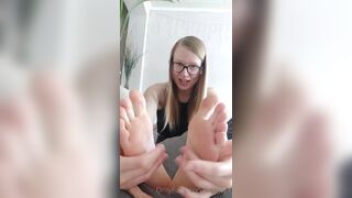 Veejayx Cutie Tickling Her Feet And Teasing OnlyFans Leaked Video