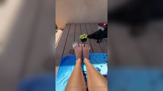 Xomaddykxo Hot Slut Shows Her Cute Feet And Teasing OnlyFans Video