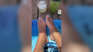 Xomaddykxo Hot Slut Shows Her Cute Feet And Teasing OnlyFans Video