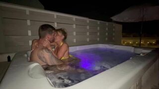 Sexy Girlfriend Having Pasionate Sex In Hot Bathtub Video