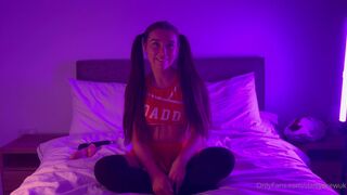 Daisydrewuk Gets Naked and Filling her Juicy Pussy With a Dildo on Bed Onlyfans Video