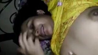 Newly married wife took off her tights for her husband even during periods
 Indian Video