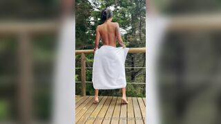 Malejandraq Teasing Her Sexy Body Outdoor Onlyfans Video