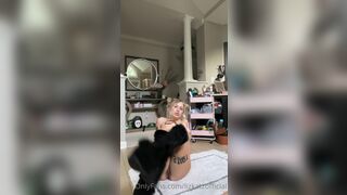 Lizkatzofficial Gets Naked While Stripping to Show Her Shaved Cunt And Big Boobs Onlyfans Video