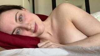 Onlyisla Gets Exposed her Nipples and Tit While Naked on Bed Onlyfans Video