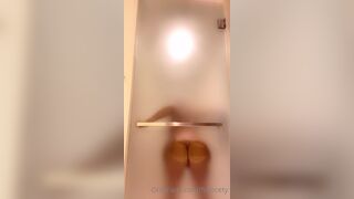 Francety Exposed her Big Booty While Naked in Bathroom Onlyfans Video