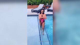 Francety Showing Her Tits In The Pool Onlyfans Video