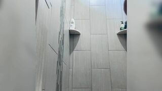 MFCCamModel Shows Her huge Booty While Fully Naked In The Shower Onlyfans Video