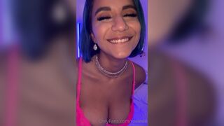 Roxiesin Let a Guy Squeezes Her Tits Before Give Blowjob to him Onlyfans Video