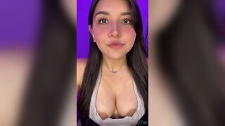 Andyytok Exposed her Nipples While Talking to her Fans in Live Video