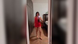 Andyytok Love to Showing Her Curny Figure While Trying on New Dress Video