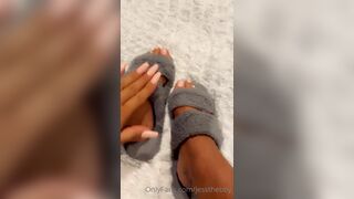 Jessthebby Showing her Clean Sexy Feets on Cam Video