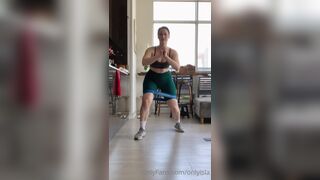 Onlyisla Getting Naked While Doing Workout in Live Onlyfans Video