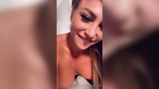 Francety Bends over and Shows her Pussy in Mirror Onlyfans Video
