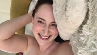 Onlyisla Hottie Dirty Talks And Shows Her Hairy Pussy OnlyFans Video