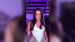 AndyyTok Hot Girl Sexy Dance While Teasing TikTok Video