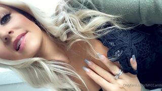 MFCCamModel Blonde Onlyfans Model Shows Her Tits Video