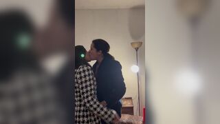 Andyytok and her Friend Passionaty Kissing Eachother on Cam Video