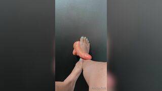 Andyytok Giving Foot Massage To Dildo While Moaning Leaked Video