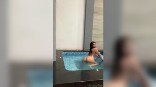 Andyytok Teases Her Nude Ass In The Hot Tub Video