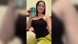 OnlyIsla Shows Her Hard Nipples Through Tight Skinny Onlyfans Video