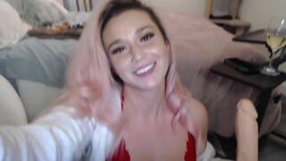 Cutie Sucking Dildo Deepthroat On Webcam Video