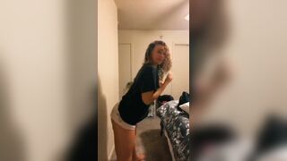 KarlyeTaylor Shaking Thick Ass And Teasing Fans Video