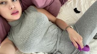 Veronica Victoria Using Vibrator And Rubbing Her Asshole With Pussy On Jeans Onlyfans Video