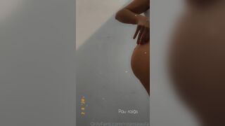 Rojasspaula Shows her Big Curvy Tits and Twerks Booty While Getting Naked Onlyfans Video