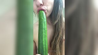 Ellalxox Teen Girl Deeply Sucking a Big Cucumber While Naked Onlyfans Video