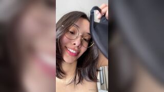 Voulezj Aka Juju Taking Off Her Bra And Plays With Nude Boobs Onlyfans Video
