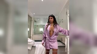 Mia Khalifa Topless High Heel Try-On OnlyFans Video Leaked