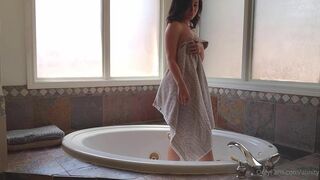 Alinity Full Nude Bath Onlyfans Video Leaked